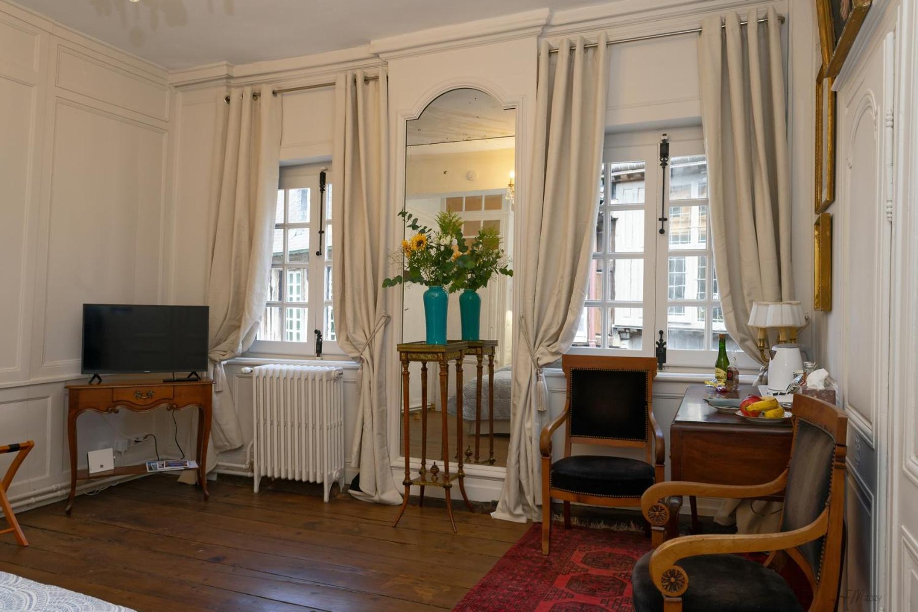 Guest House Saint Yves Динан Екстериор снимка