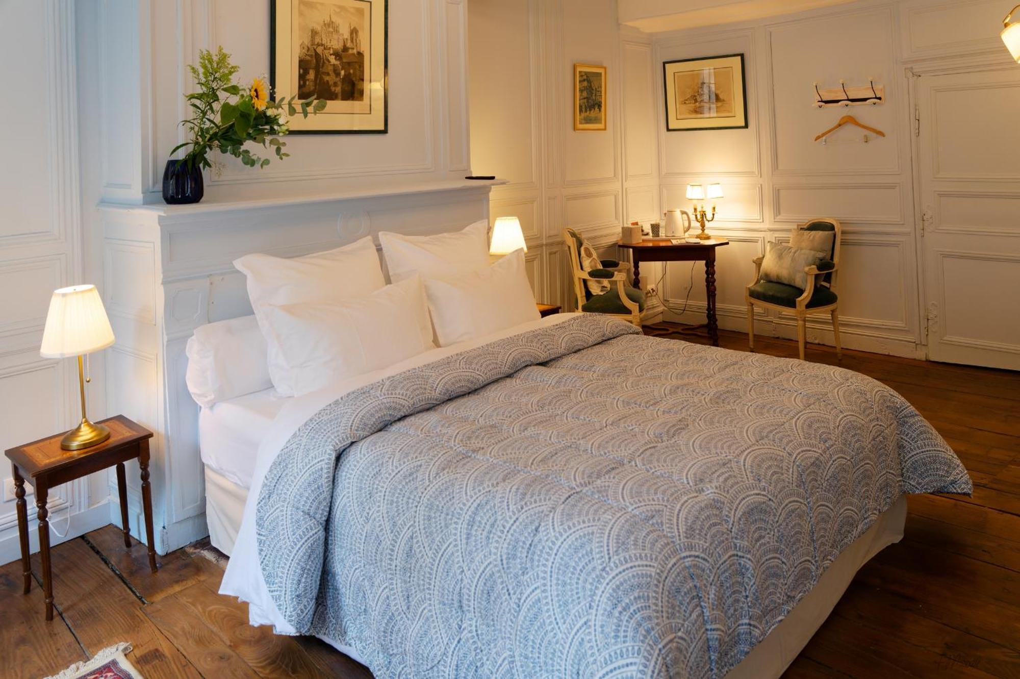 Guest House Saint Yves Динан Екстериор снимка